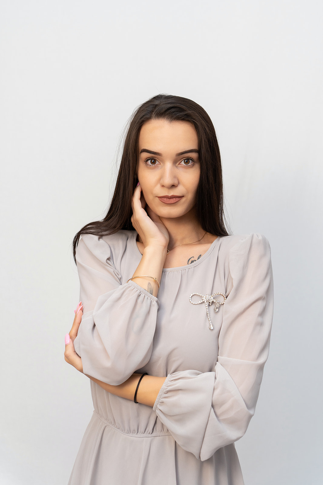 Дълга рокля с ръкав в цвят екрю